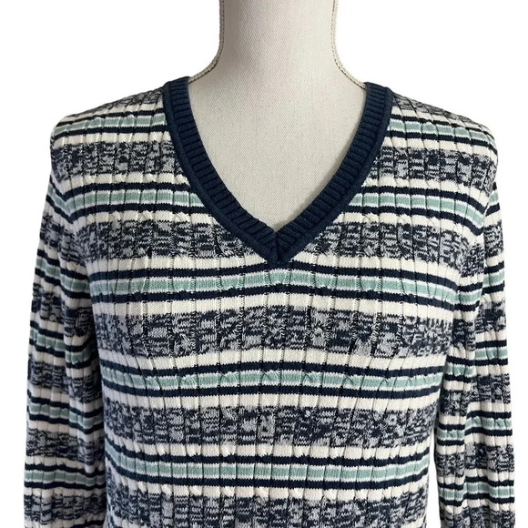 Croft & Barrow Blue and White Striped Sweater Womens Size Medium V Neck Knit Top - Picture 4 of 8
